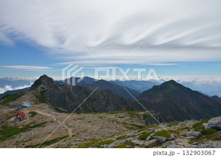 晩秋　紅葉の中央アルプス 132903067