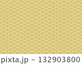 和柄背景　青海波模様　金色の透過素材 132903800