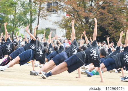 秋の運動会 132904024