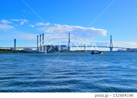 横浜市鶴見線  海芝浦駅から見た工場地帯 東京ガス 132904196