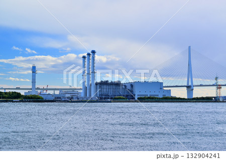 横浜市鶴見線 海芝浦駅から見た工場地帯 東京ガス 横浜市鶴見線 海芝浦駅から見た工場地帯 東京ガス 132904241
