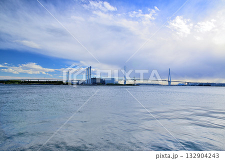 横浜市鶴見線 海芝浦駅から見た工場地帯 東京ガス 横浜市鶴見線 海芝浦駅から見た工場地帯 東京ガス 132904243