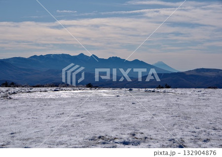 晩秋の美ヶ原高原で見る八ヶ岳と富士山の風景 晩秋の美ヶ原高原で見る八ヶ岳と富士山の風景 132904876