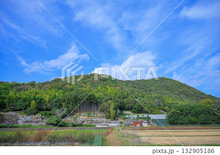 兵庫県太子町の山と田園風景 兵庫県太子町の山と田園風景 132905186