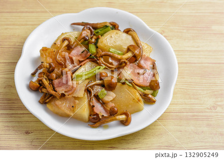 蕪とナメコのバター炒め 蕪とナメコのバター炒め 132905249