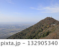 晴れた秋の筑波山（男体山）山頂の景色 132905340