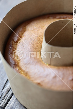 米粉を使ったグルテンフリーの手作りカボチャシフォンケーキ 132906479