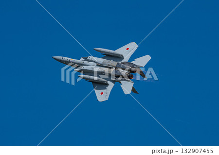 飛行する戦闘機　F-15J　航空自衛隊 132907455