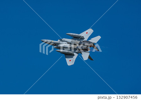 飛行する戦闘機　F-15J　航空自衛隊 132907456