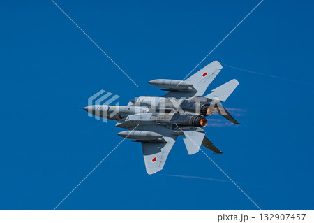 飛行する戦闘機　F-15J　航空自衛隊 132907457