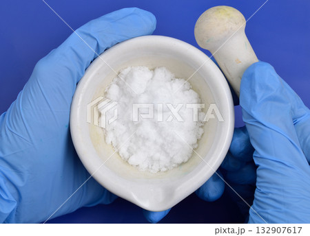 Hexamethylenetetramine HMTA, also known as 1,3,5,7-tetraazaadamantane or Hexamine. 132907617