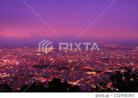 藻岩山から見た札幌中心部の夜景 132908365