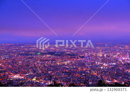 藻岩山から見た札幌中心部の夜景 藻岩山から見た札幌中心部の夜景 132908371