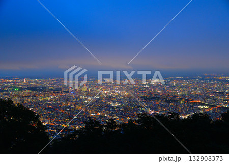 藻岩山から見た札幌中心部の夜景 132908373