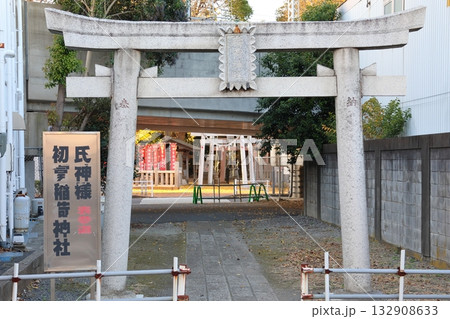 初富稲荷神社　イチョウと鳥居　初富の鎮守様　千葉県鎌ケ谷市初富本町　伏見稲荷大社より御分神を遷奉 132908633