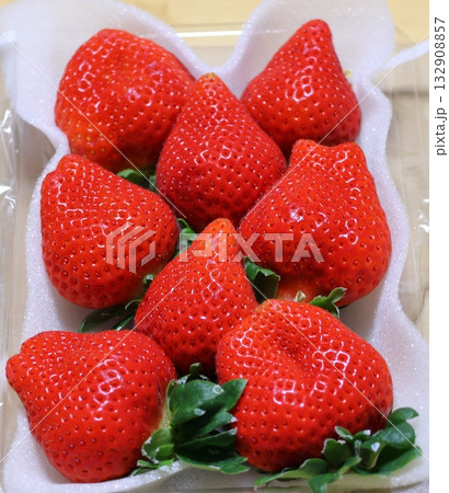 イチゴあまおう 甘いイチゴの王様「あ・赤い」「ま・丸い」「お・大きい」「う・美味い」頭文字 福岡 イチゴあまおう 甘いイチゴの王様「あ・赤い」「ま・丸い」「お・大きい」「う・美味い」頭文字 福岡 132908857