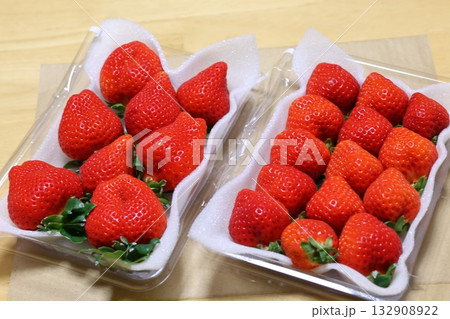 イチゴあまおう 甘いイチゴの王様「あ・赤い」「ま・丸い」「お・大きい」「う・美味い」頭文字 福岡 イチゴあまおう 甘いイチゴの王様「あ・赤い」「ま・丸い」「お・大きい」「う・美味い」頭文字 福岡 132908922