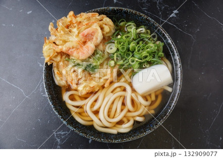 海老かき揚げ天ぷらうどん 海老かき揚げ天ぷらうどん 132909077