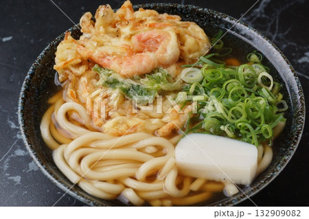 海老かき揚げ天ぷらうどん 海老かき揚げ天ぷらうどん 132909082