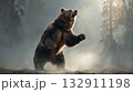 威嚇するヒグマ 132911198
