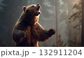 威嚇するヒグマ 132911204