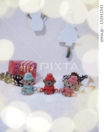 くまのぬいぐるみのクリスマスイルミネーション くまのぬいぐるみのクリスマスイルミネーション 132911541