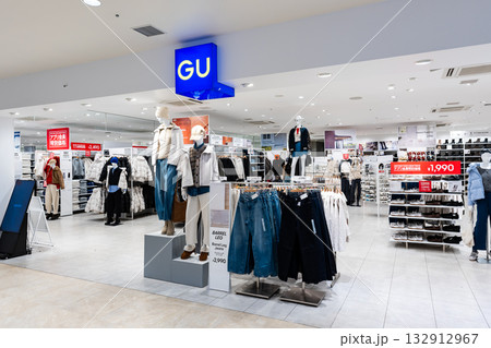 GU（ジーユー） ミーツ国分寺店でお買物　東京都国分寺市本町 132912967