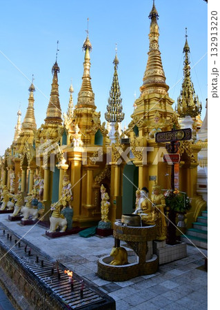 ミャンマー、ヤンゴン、シュエダゴン・パゴダ、ミャンマー最大の聖地、仏塔 132913220