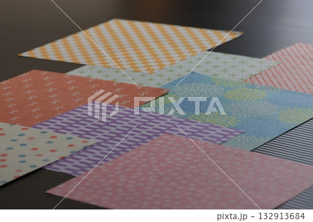カラフルな千代紙　色とりどりの折り紙 132913684