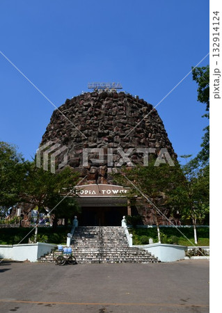 ミャンマー、ヤンゴン、カンドージ公園、ユートピア・タワー ミャンマー、ヤンゴン、カンドージ公園、ユートピア・タワー 132914124