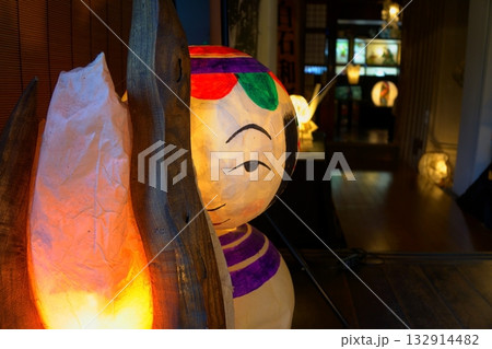 壽丸屋敷を彩る白石和紙の灯りとこけしアート 132914482