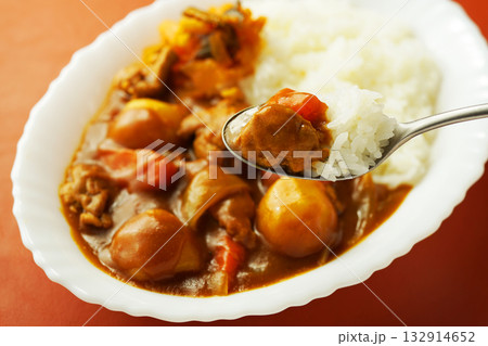 ゴロゴロ野菜たっぷりのカレーライス 132914652