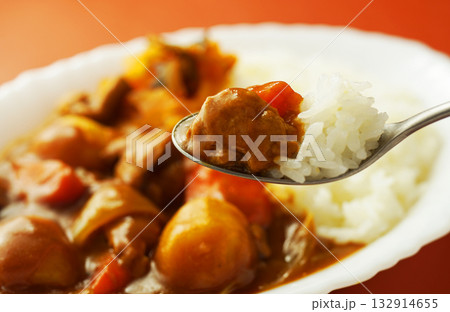 ゴロゴロ野菜たっぷりのカレーライス 132914655