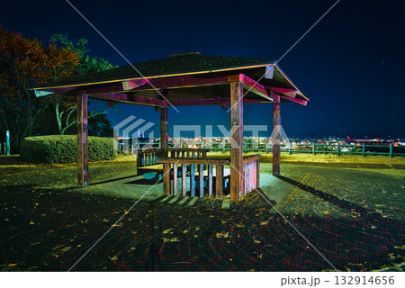名取市ゆりが丘　海の見える丘公園の東屋と夜景 132914656