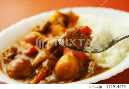ゴロゴロ野菜たっぷりのカレーライス 132914679