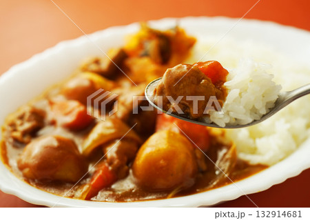 ゴロゴロ野菜たっぷりのカレーライス 132914681