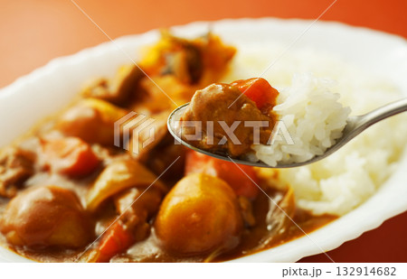 ゴロゴロ野菜たっぷりのカレーライス ゴロゴロ野菜たっぷりのカレーライス 132914682