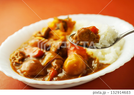 ゴロゴロ野菜たっぷりのカレーライス 132914683