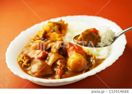 ゴロゴロ野菜たっぷりのカレーライス 132914688