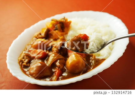 ゴロゴロ野菜たっぷりのカレーライス 132914716