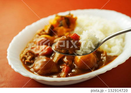 ゴロゴロ野菜たっぷりのカレーライス ゴロゴロ野菜たっぷりのカレーライス 132914720