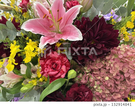 ピンク系の鮮やかな花 ピンク系の鮮やかな花 132914841