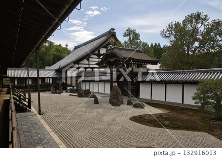 東福寺 本坊庭園 柔らかい日差しが南庭を包む2 東福寺 本坊庭園 柔らかい日差しが南庭を包む2 132916013