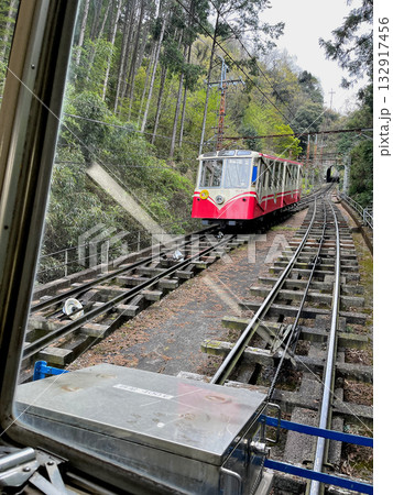 近鉄 西信貴鋼索線 ケーブルカー7 ずいうん が降りてくる鋼索線 の離合線 近鉄 西信貴鋼索線 ケーブルカー7 ずいうん が降りてくる鋼索線 の離合線 132917456
