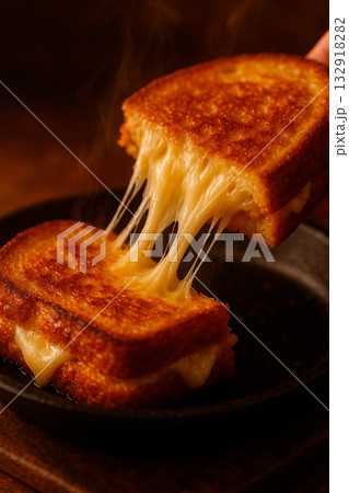 とろけるチーズトーストの誘惑 132918282