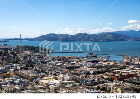Panoramic view of San Francisco Bay and downtown skyline, USA 132919249
