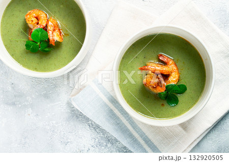 pea cream soup, with shrimp, green soup, homemade, top view, no people, 132920505