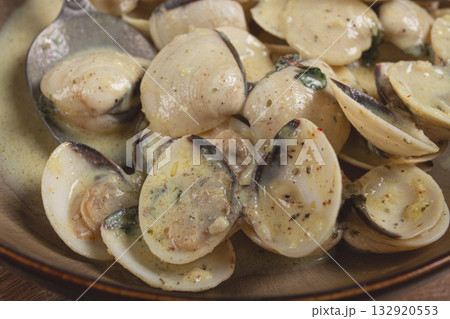 vongole clams, in cream sauce, homemade, top view, no people, vongole clams, in cream sauce, homemade, top view, no people, 132920553
