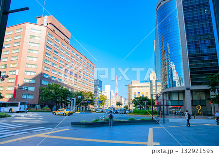 福岡市中央区天神の渡辺通りと明治通り　天神の交差点から北側 132921595