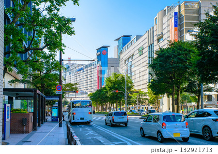 福岡市中央区天神の渡辺通り　福岡パルコ前から南側　ソラリアステージ、福岡三越側　西鉄福岡(天神)駅 132921713